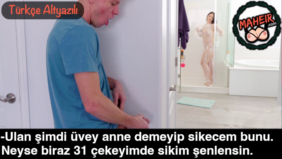 Küt Saçlı Üvey Annesini Banyo Yaparken İzleyip 31 Çekti
